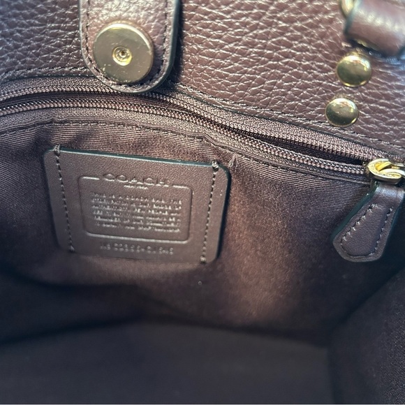 Giftable Coach Dempsey Tote 22 In Signature Canvas With Heart And Star Print - Picture 9 of 15